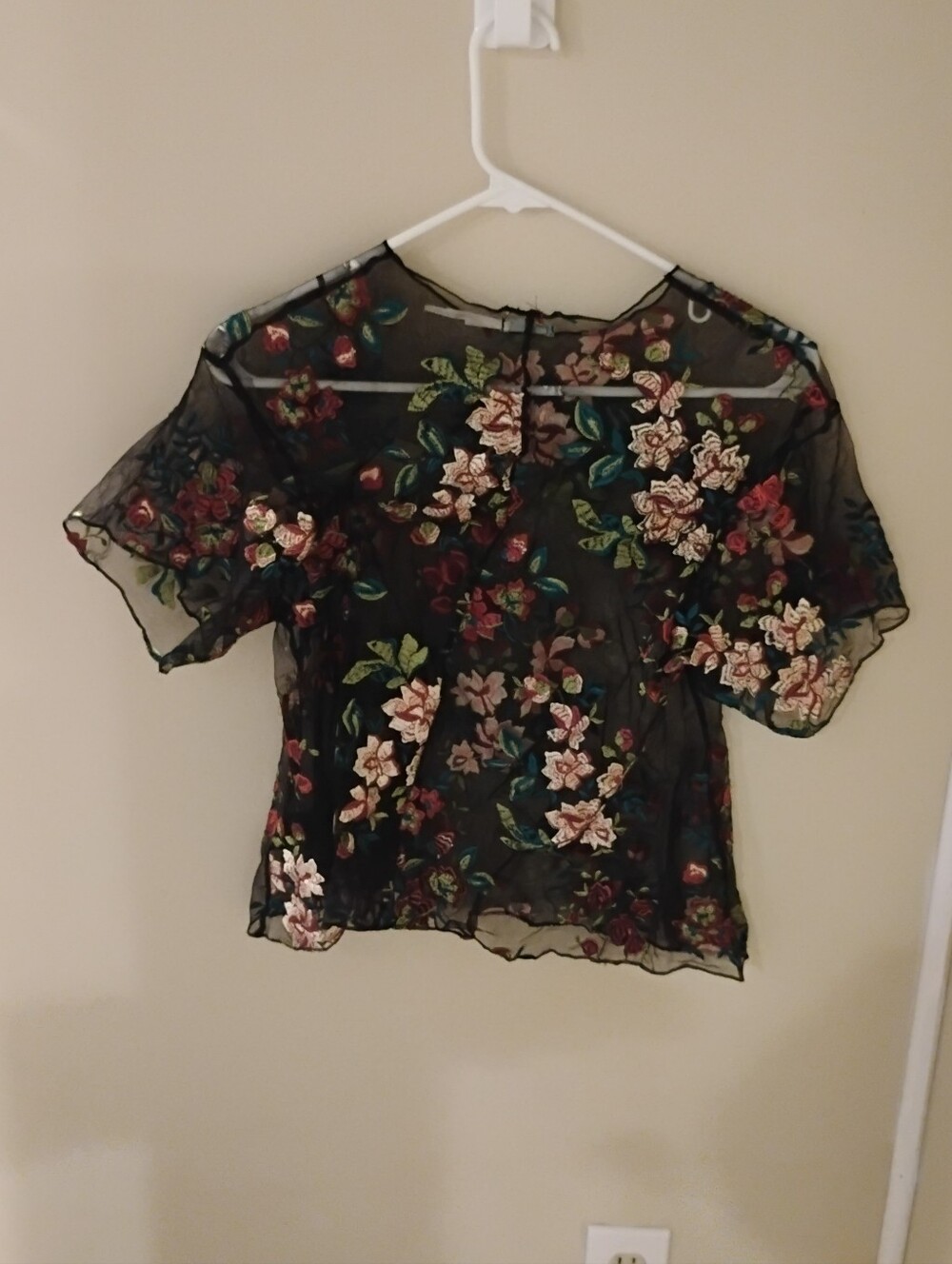 Kimchi Blue Urban Outfitters Alana Floral Embroidered Short Sleeve Top Sz S - Picture 3 of 4